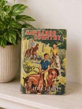 Kangaroo Country 1962‎ Lydia Elliott HC Childrens Book Vintage Illustrated Kids